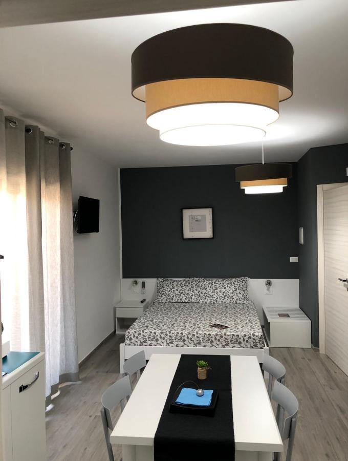 B&B Luxury Apartments Pulsano Esterno foto